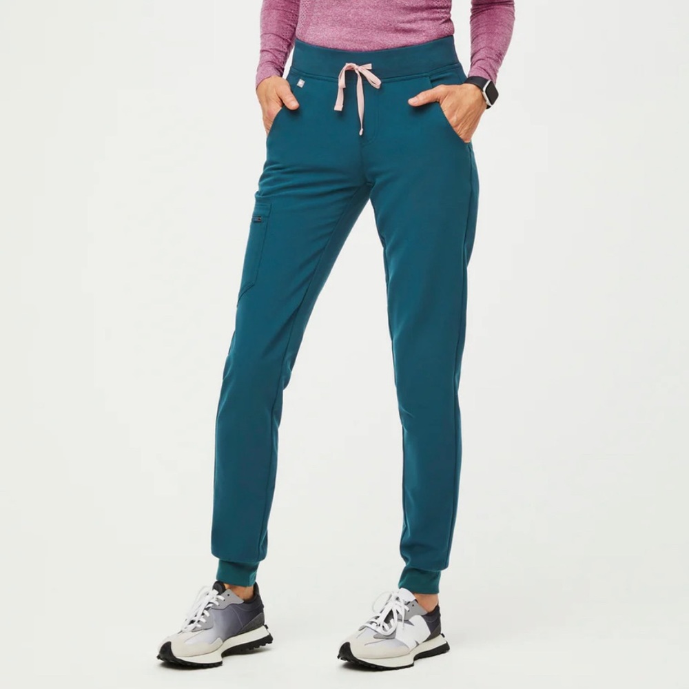 Caribbean Blue Figs Scrub Zamora Joggers— NWT